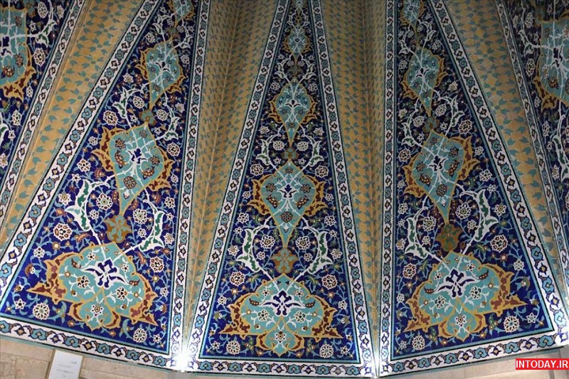 سقف مقبره باباطاهر