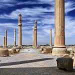 ستون‌های باستانی تخت حمشید