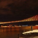 شب در پل بسفر استانبول