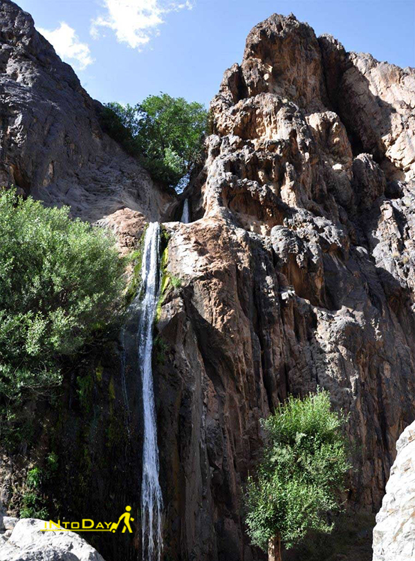 آبشار طامه در روستای طامه