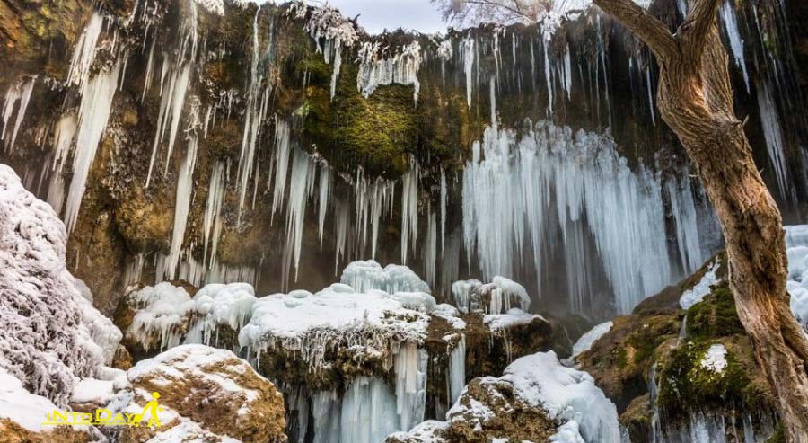 آبشار آسیاب خرابه جلفا در زمستان