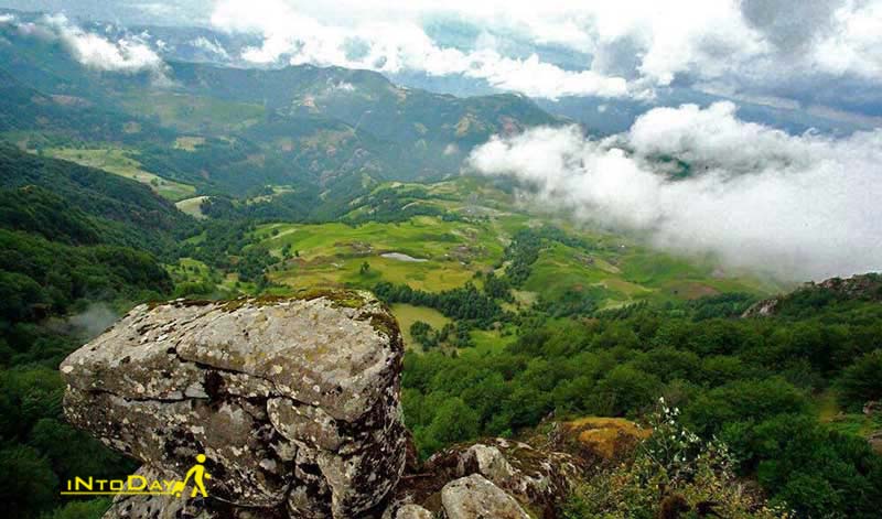 کوه اسپیناس از جاذبه های طبیعی آستارا