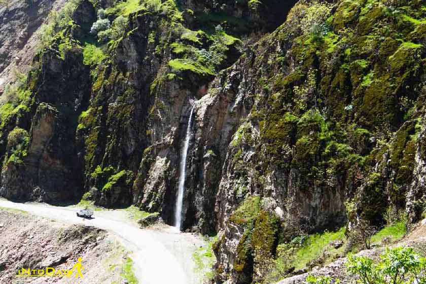 آبشار رزگه از جاذبه های طبیعی سردشت