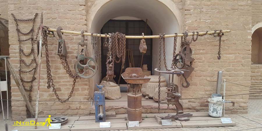 ابزار آلات باستان شناسی در قلعه شوش