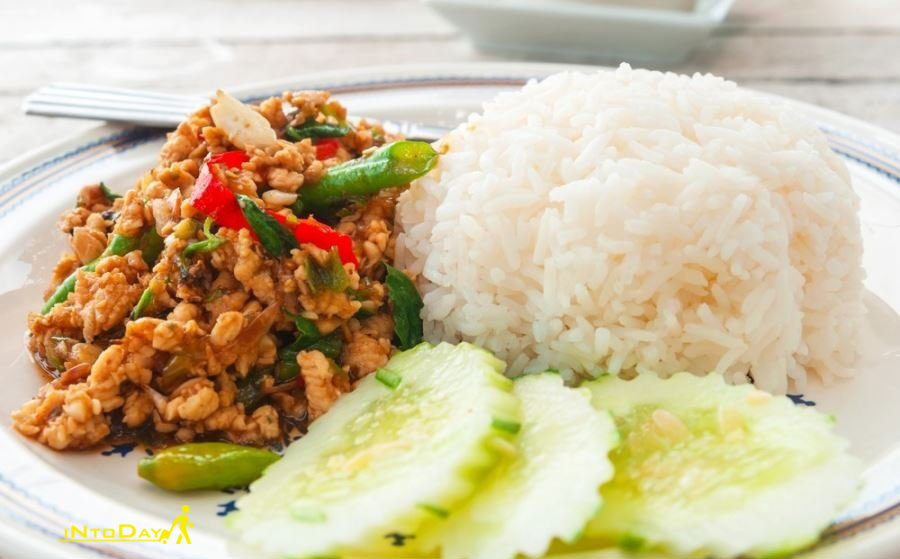 فت کپراو از غذاهای محلی تایلندی