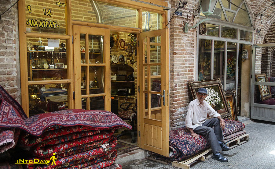 بازار فرش همدان در خیابان اکباتان