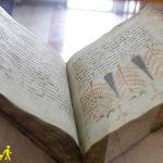 کتاب گاتاها در موزه زرتشتیان کرمان