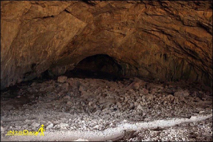 غار ماه پری تربت حیدریه در روستای صنوبر