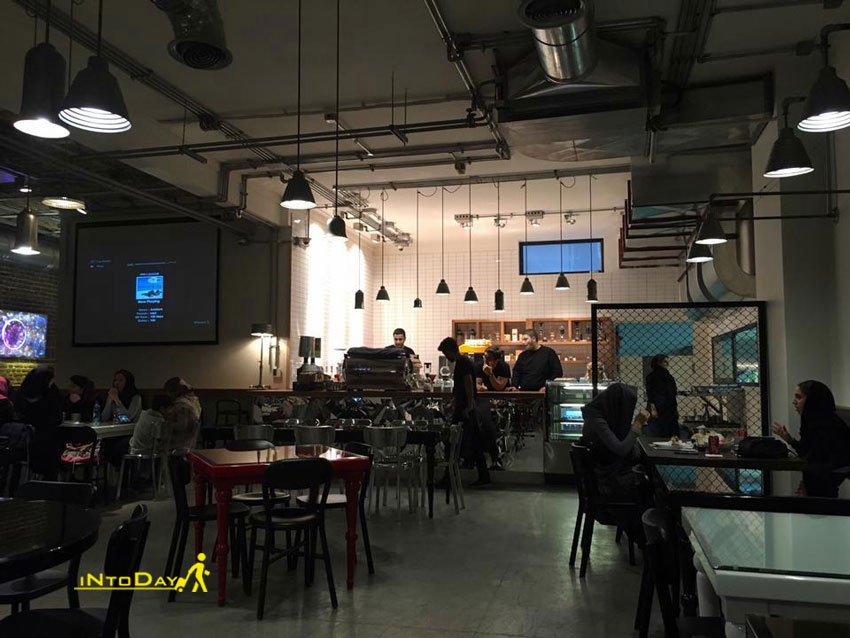 کافه وی فلسطین از کافه های انقلاب