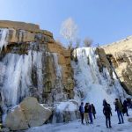 آبشار گنجنامه در زمستان