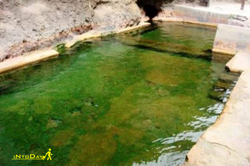 چشمه آبگرم استراباکو