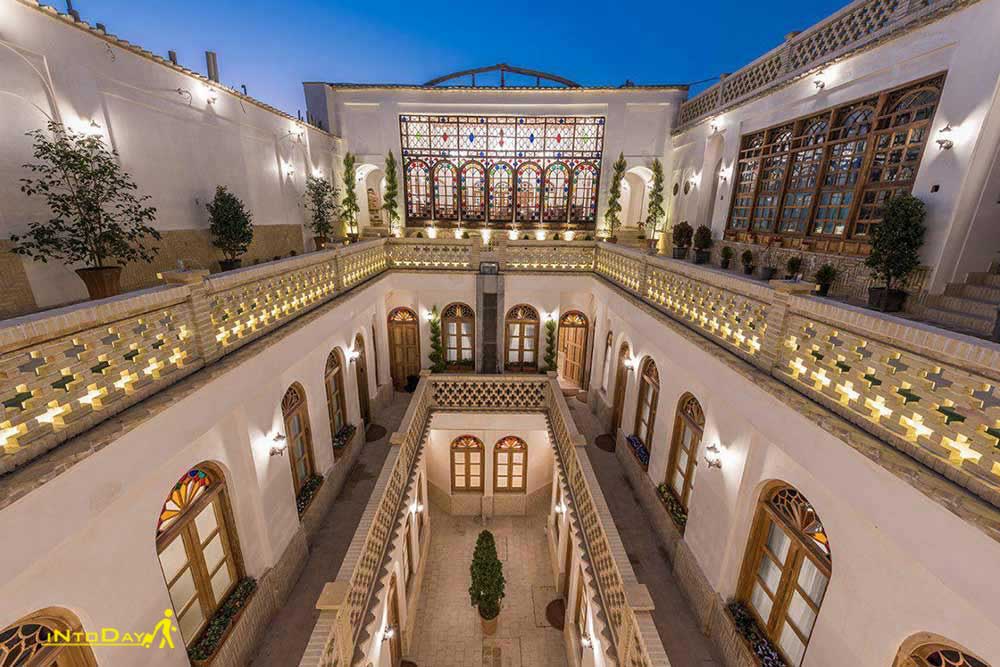 هتل تاریخی قصر منشی اصفهان