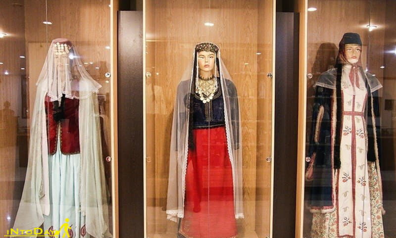 لباس های قدیمی در موزه مردم شناسی ارامنه تهران