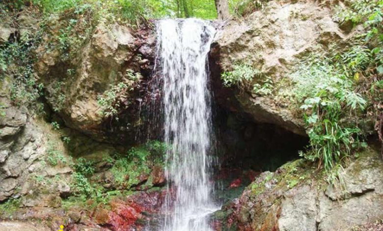 آبشار لار چشمه