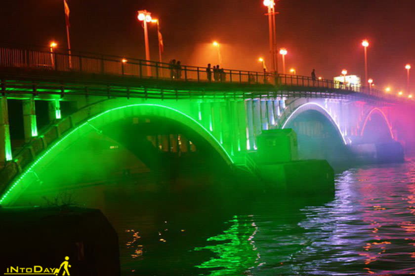 پل انزلی در شب