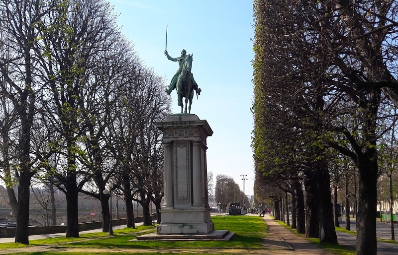 مجسمه سوارکاری فالای پاریس