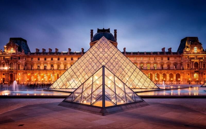 هرم موزه لوور پاریس