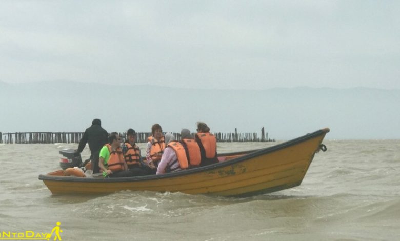 قایق سواری در ساحل بندرترکمن
