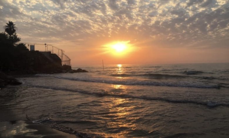 ساحل محمودآباد با پلاژهای زیبا و راهنما در این تودی