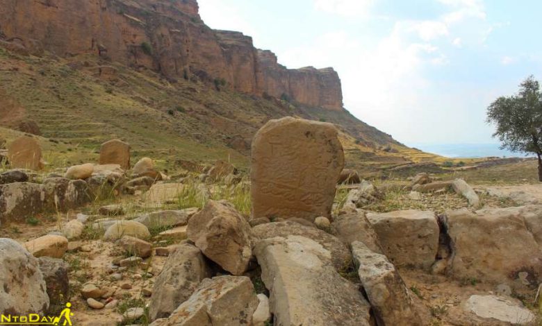سنگ های باستانی در قلعه شاداب دزفول