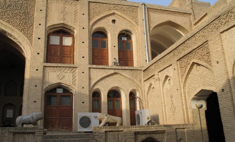 معماری آجری خانه تاریخی سوزنگر