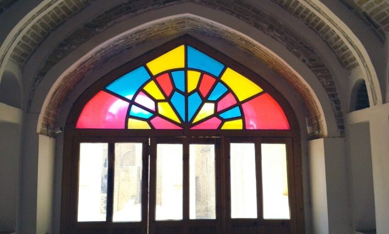 پنجره های مشبک خانه تاریخی سوزنگر