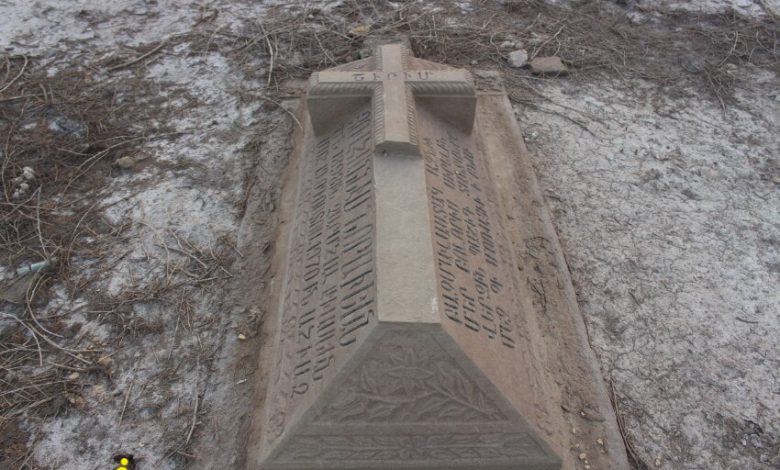 سنگ های قبر تاریخی در قبرستان ارامنه اهواز