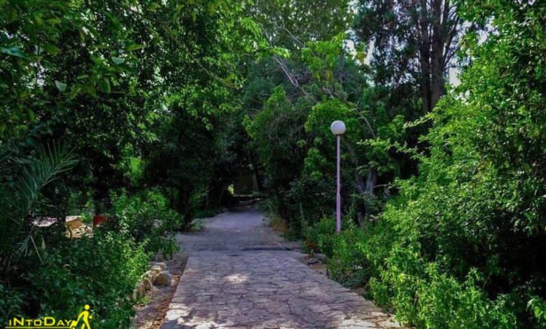 مسیرهای پیاده روی در باغ چشمه بلقیس