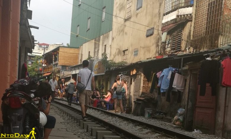 عکاسی در خیابان قطاری هانوی