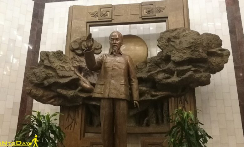 مجسمه موزه هوشی مین ، رئیس جمهور اسبق ویتنام