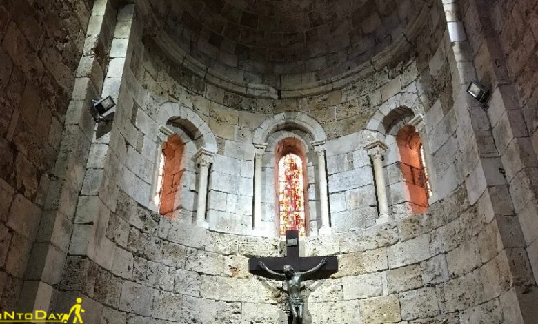 صلیب باستانی در کلیسای مار یوحنا