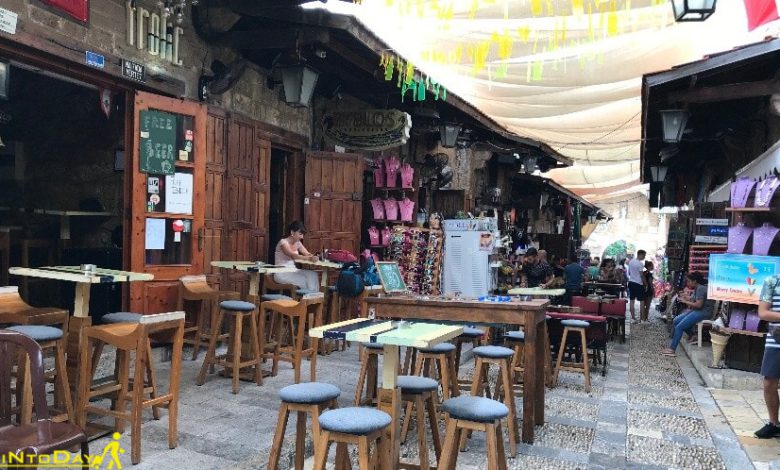 کافه های خیابانی در بازار قدیم جبیل