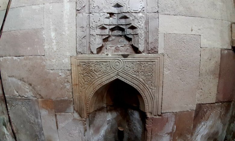 کتیبه تاریخی در مسجد ترک میانه