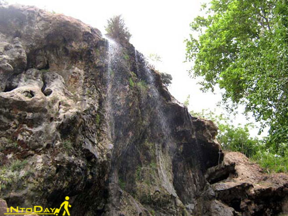 آبشار کمرد جاده هراز