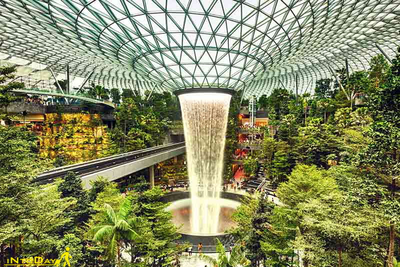 بزرگترین آبشار سرپوشیده جهان در سنگاپور