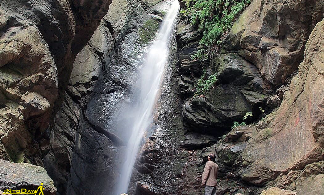 آبشار هلی دره جاده چالوس