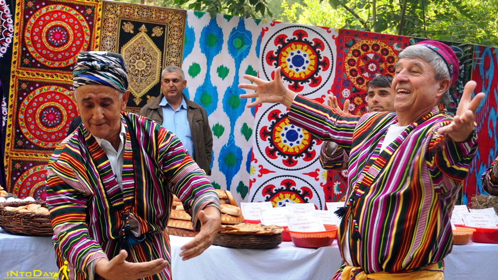 پوشش محلی مردم تاجیکستان