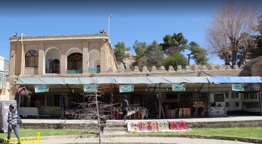 غرفه های صنایع دستی در قلعه والی
