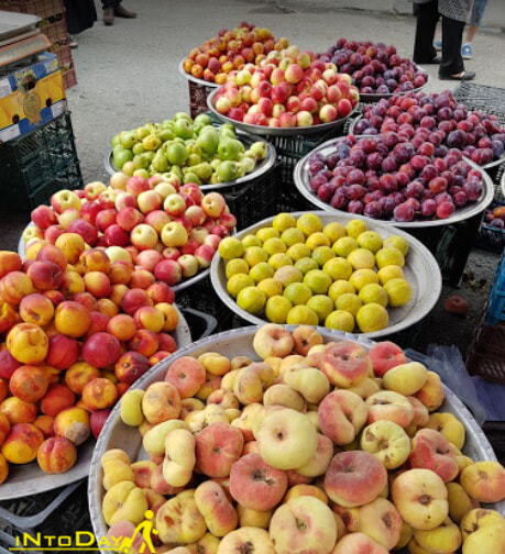 خرید میوه در پنجشنبه بازار کلاچای