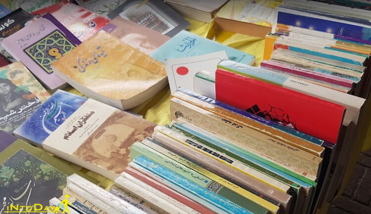 خرید کتاب دست دوم در جمعه بازار کتاب مدرس مشهد
