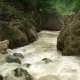 آب تنی در آبشار سمبی