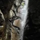 آبشار آب شرشر در تابستان