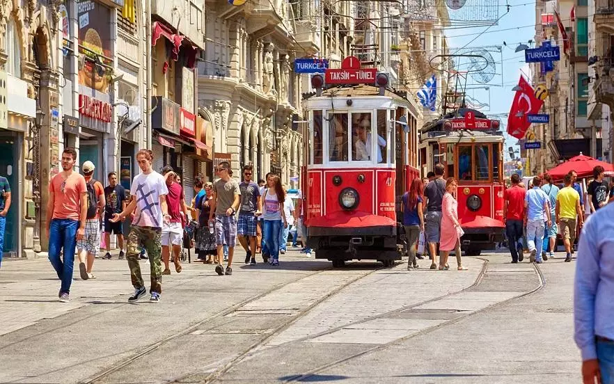 گشت‌وگذار آسان در استانبول با حمل‌ونقل عمومی گسترده و مناسب