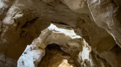 غار گری کنار بهده پارسیان