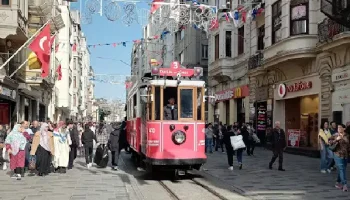 مک دونالد خیابان استقلال استانبول